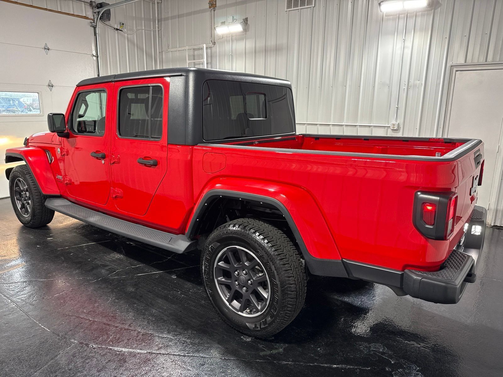 Used 2021 Jeep Gladiator Overland w/ Popular Equipment Package AWD/4WD image 2