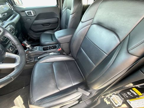 Used 2021 Jeep Wrangler Unlimited Sahara AWD/4WD image 13