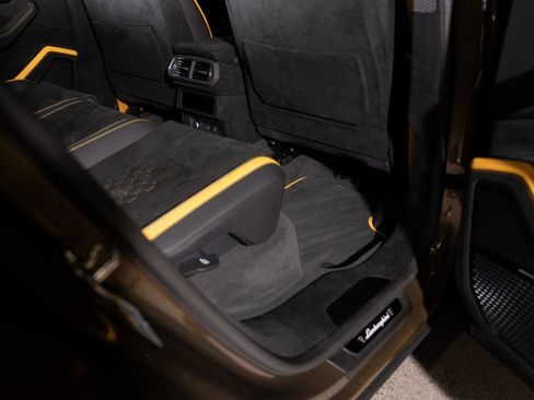 Used 2024 Lamborghini Urus Performante AWD/4WD image 35