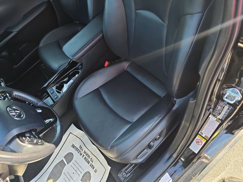 Used 2022 Toyota Prius FWD image 14
