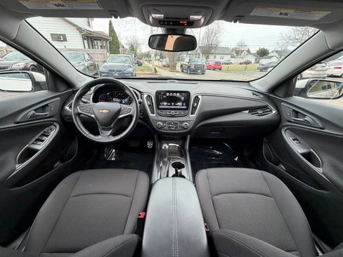 Used 2016 Chevrolet Malibu LT image 2