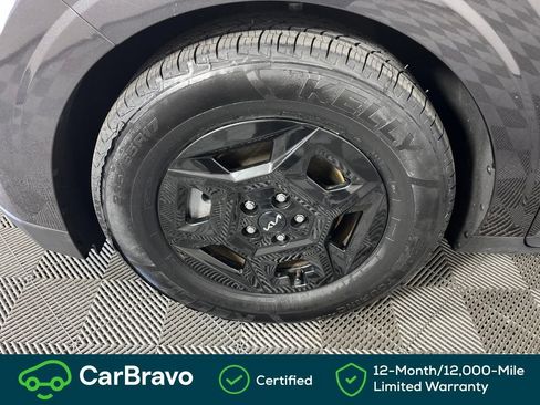 Used 2025 Kia Carnival FWD image 4