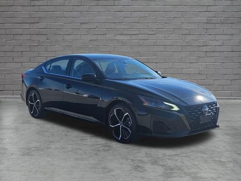 Used 2024 Nissan Altima 2.5 SR FWD image 7