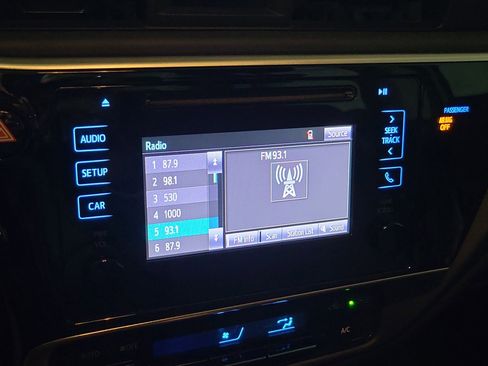 Used 2019 Toyota Corolla LE image 27