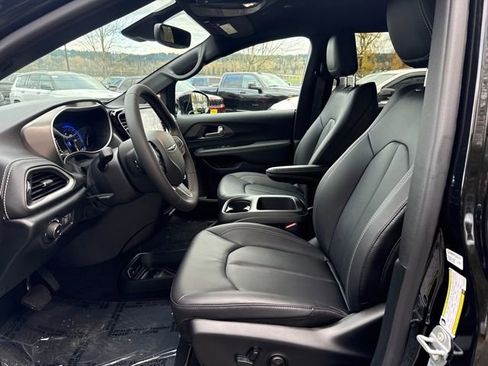 New 2026 Chrysler Pacifica Select image 15