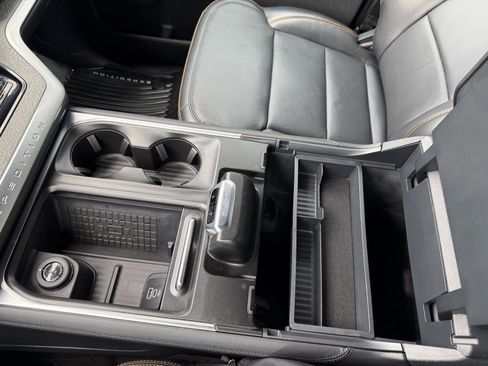 Used 2025 Ford Expedition Tremor image 16