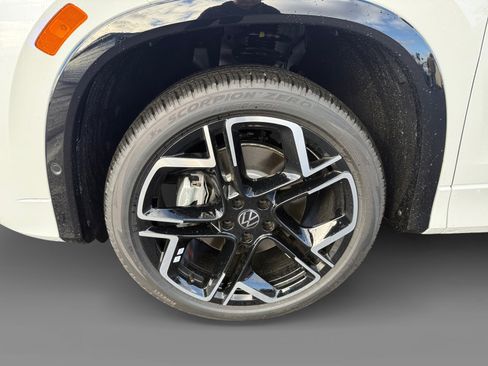 New 2026 Volkswagen Tiguan SEL R-Line image 9