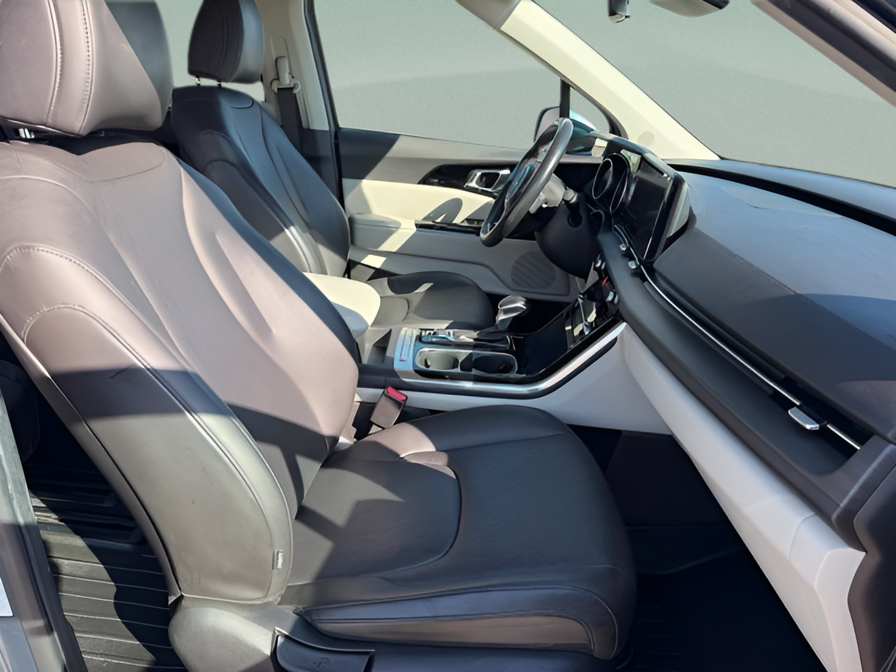 Used 2022 Kia Carnival EX FWD image 29