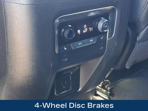 Used 2026 Chevrolet Suburban Premier AWD/4WD image 19