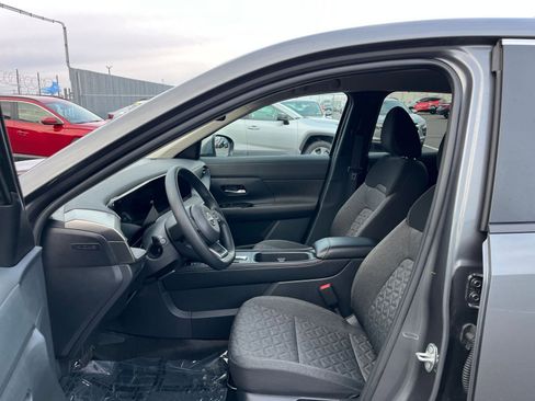 Used 2025 Nissan Kicks SV image 25