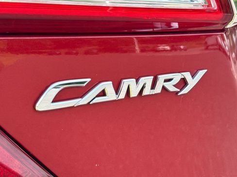 Used 2012 Toyota Camry XLE w/ Leather Pkg FWD image 17