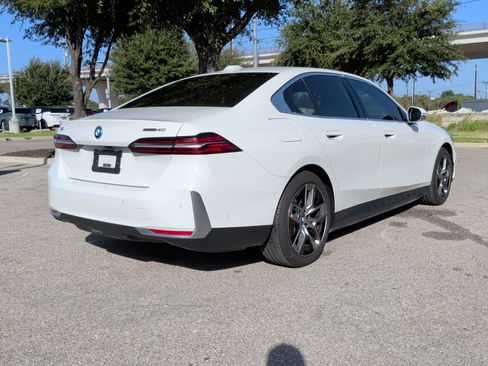 Used 2026 BMW i5 eDrive40 w/ Premium Package RWD image 7