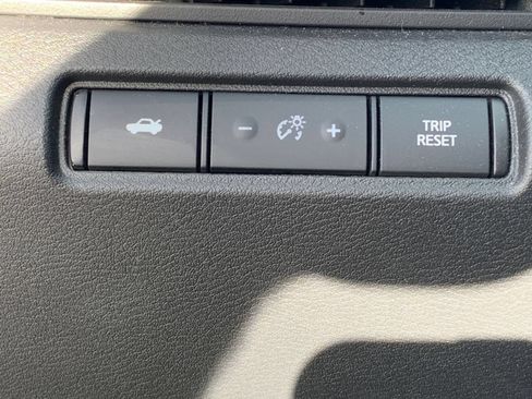 Used 2025 Nissan Altima 2.5 SV FWD image 23
