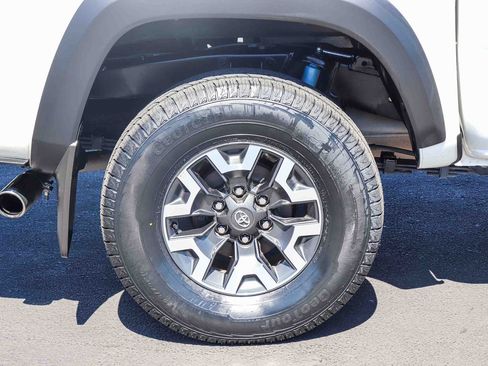 Certified 2023 Toyota Tacoma TRD Off-Road AWD/4WD image 9