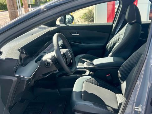 New 2026 Nissan Leaf Platinum+ w/ Cargo Package (Platinum+) FWD image 8
