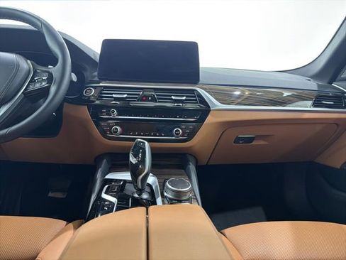 Used 2023 BMW 530e xDrive w/ Premium Package AWD/4WD image 35