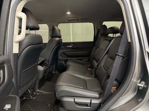 Used 2025 Nissan Armada SV image 16