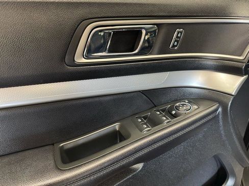 Used 2016 Ford Explorer XLT w/ Equipment Group 202A image 12