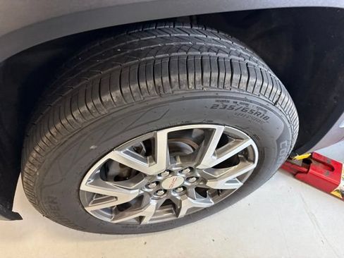 Used 2020 GMC Acadia SLE FWD image 2
