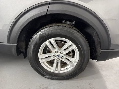 Used 2023 Ford Explorer XLT w/ Equipment Group 202A AWD/4WD image 5