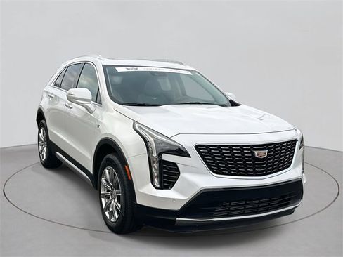 Certified 2023 Cadillac XT4 Premium Luxury w/ Cold Weather Package image 3