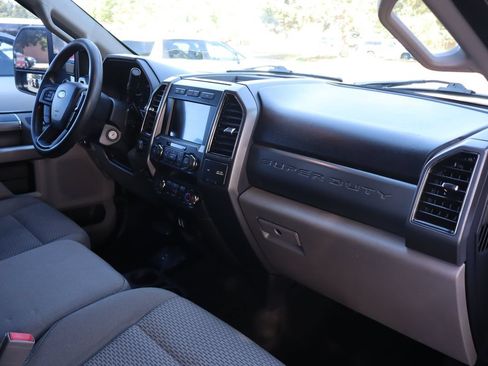 Used 2019 Ford F250 XLT w/ XLT Premium Package AWD/4WD image 17