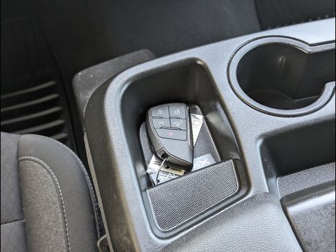 Used 2025 Chevrolet Silverado 1500 Custom image 34