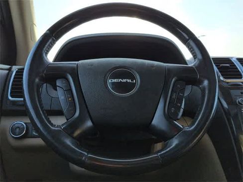 Used 2012 GMC Acadia Denali image 26