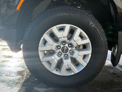 Used 2022 Nissan Frontier SV image 9