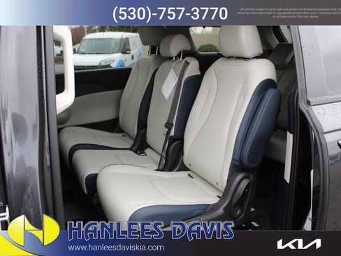 New 2026 Kia Carnival EX image 15