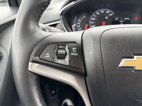Used 2022 Chevrolet Trax LT w/ LT Convenience Package AWD/4WD image 18