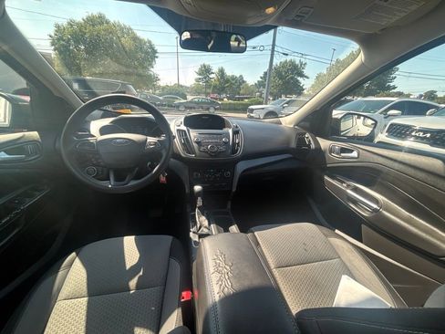 Used 2017 Ford Escape SE w/ SE Cold Weather Package AWD/4WD image 19