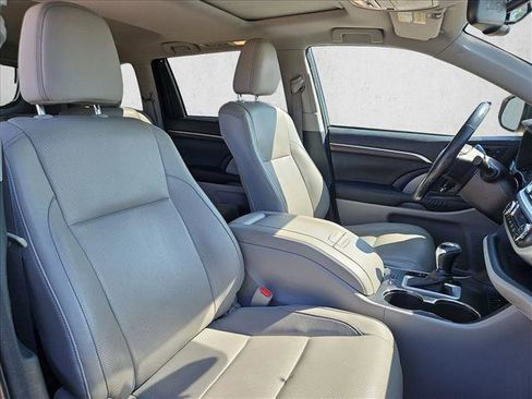 Used 2015 Toyota Highlander Limited FWD image 22