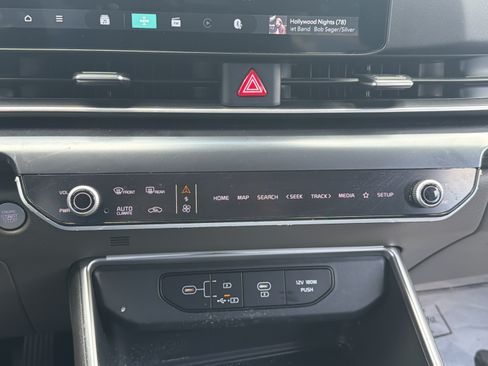 Certified 2025 Kia Carnival FWD image 7
