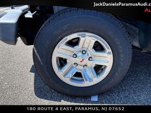 Used 2017 Jeep Wrangler Unlimited Sport w/ Connectivity Group AWD/4WD image 8