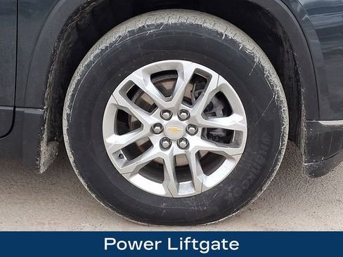 Used 2021 Chevrolet Traverse LT image 11