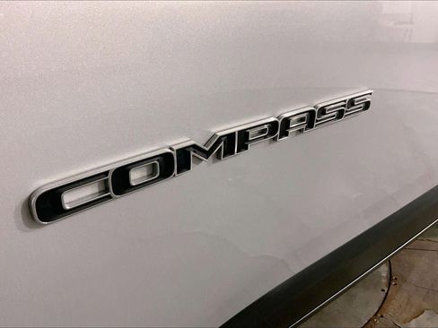 Used 2025 Jeep Compass Limited image 8