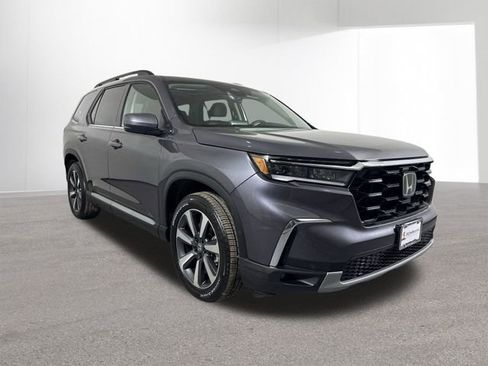 Used 2025 Honda Pilot Touring image 3