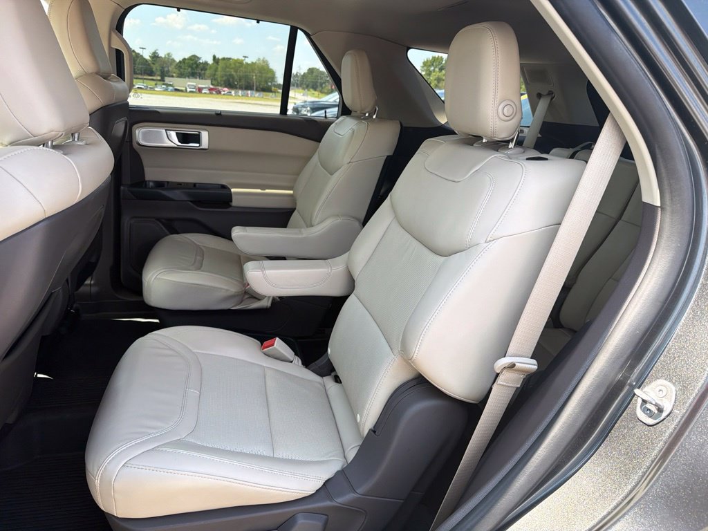 Used 2020 Ford Explorer Platinum w/ Premium Technology Package AWD/4WD image 36