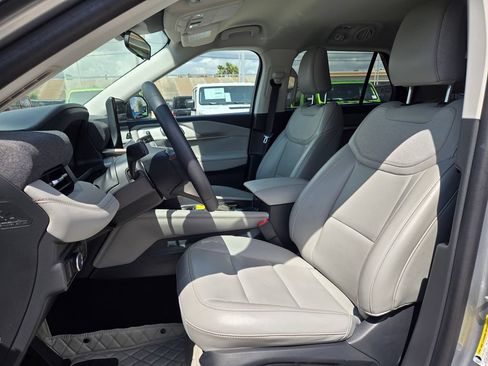 Used 2025 Ford Explorer Active w/ Active Comfort Package RWD image 10