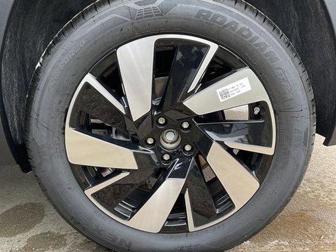 New 2026 Volkswagen Atlas Cross Sport SE image 11