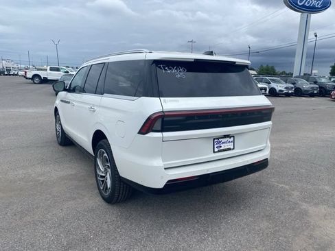 New 2025 Lincoln Navigator Reserve AWD/4WD image 4