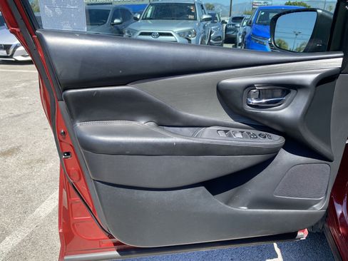 Used 2018 Nissan Murano S image 12