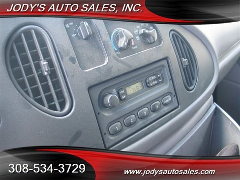 Used 2000 Ford E-250 and Econoline 250 RWD image 7
