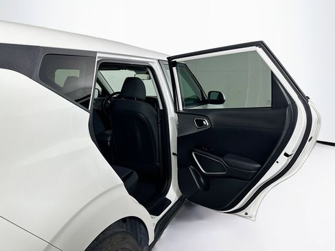 Used 2025 Kia Soul LX w/ LX Technology Package FWD image 28