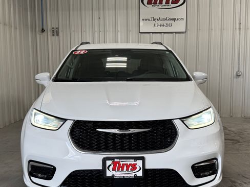 Used 2022 Chrysler Pacifica Touring-L FWD image 15