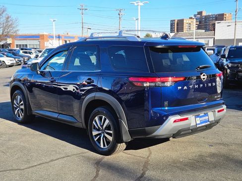 Used 2024 Nissan Pathfinder SL image 3