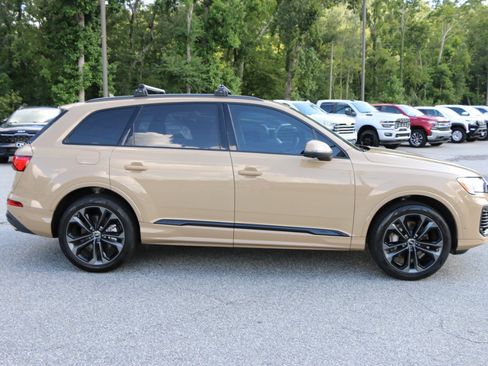 Used 2025 Audi Q7 3.0T Premium Plus w/ Premium Plus Package AWD/4WD image 9