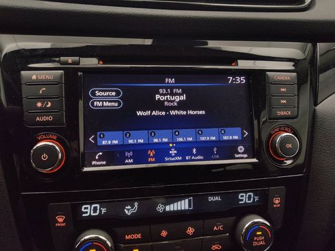 Used 2021 Nissan Rogue Sport SV image 25