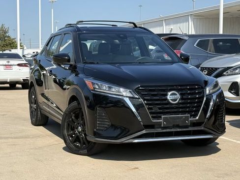Used 2021 Nissan Kicks SR w/ SR Premium Package FWD image 2
